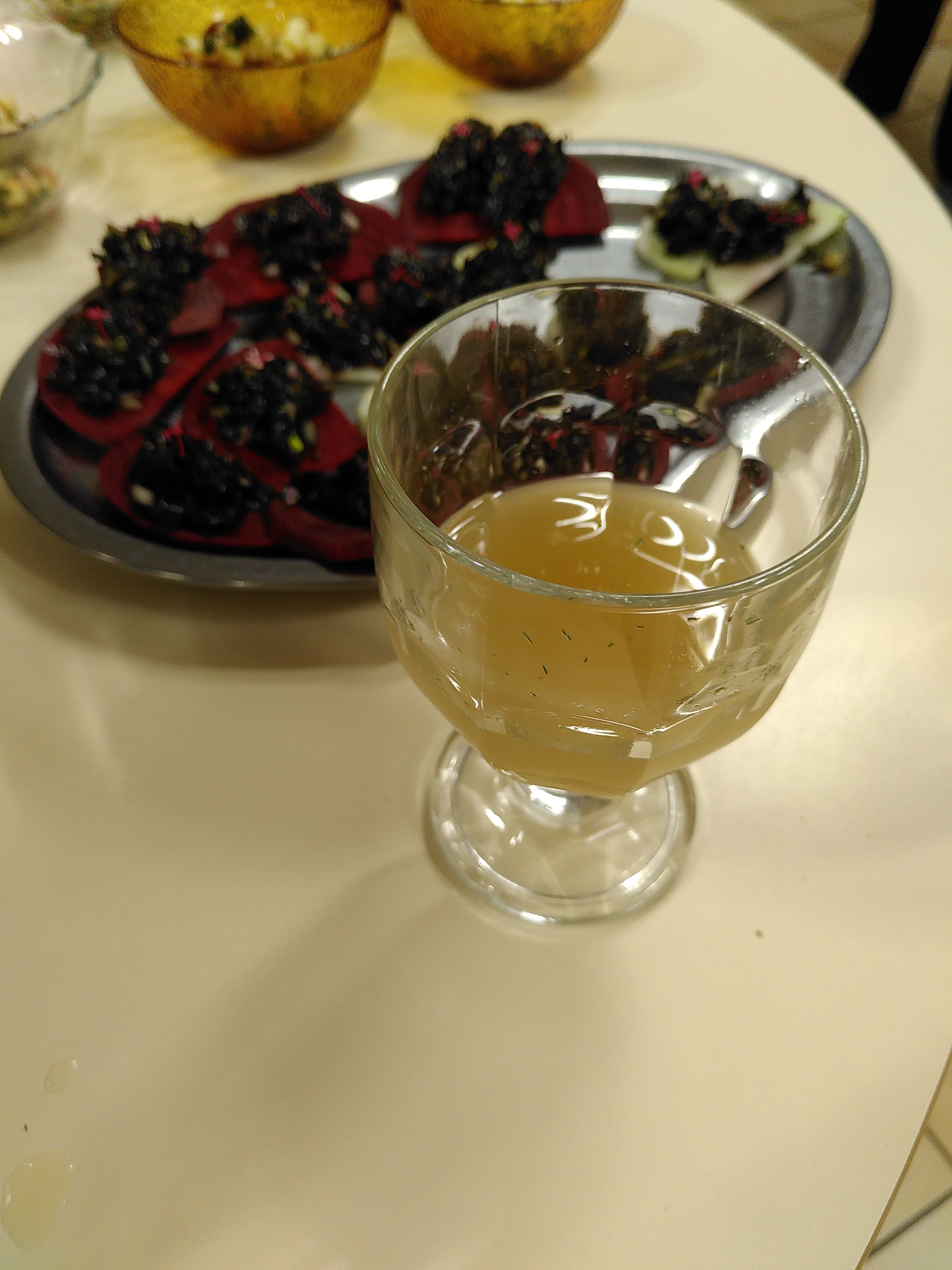 Pastis breton au fenouil sauvage et toasts végétales au tartare d’algues